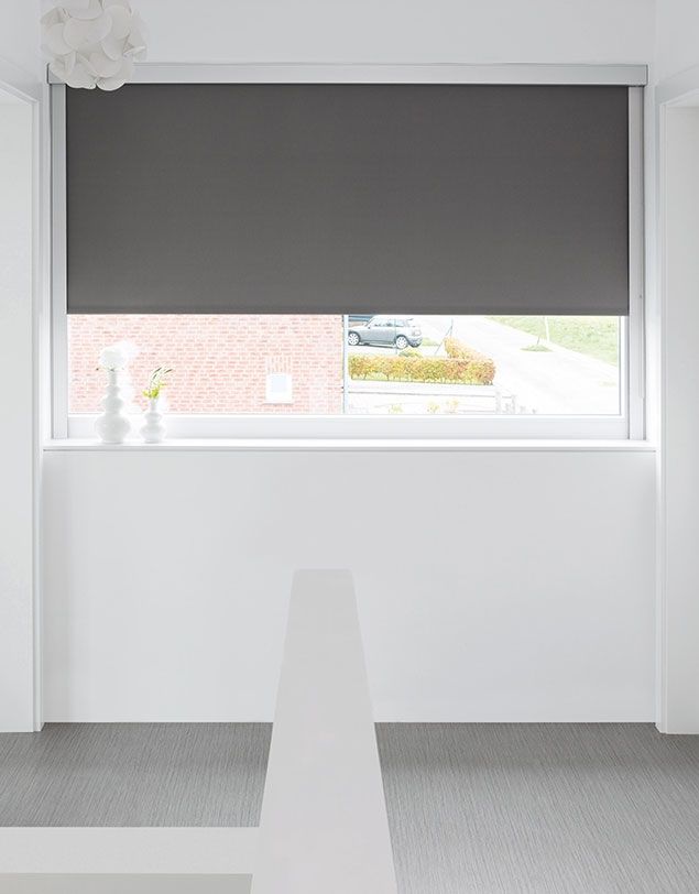 Mørklægning rullegardiner med kassette og sidesluse når helt mørke ønskes i rummet