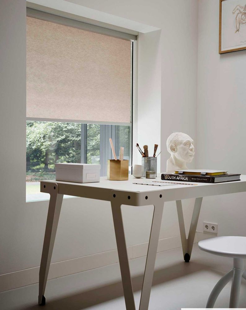 Rullegardiner med 42 mm rør op til 260 cm i bredden. leveres med kædetræk